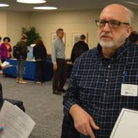 Faculty talking to a student about Psychology at the Academic Major Fair